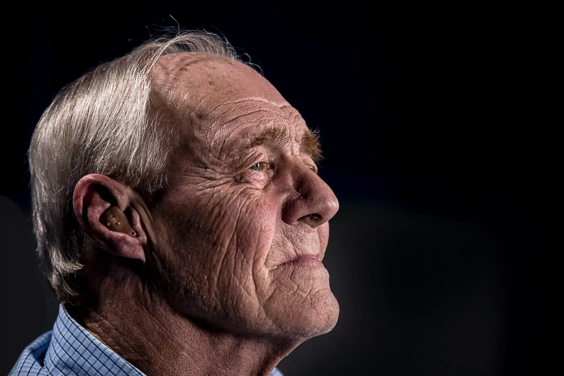 Signs that Your Loved One Needs Memory Care